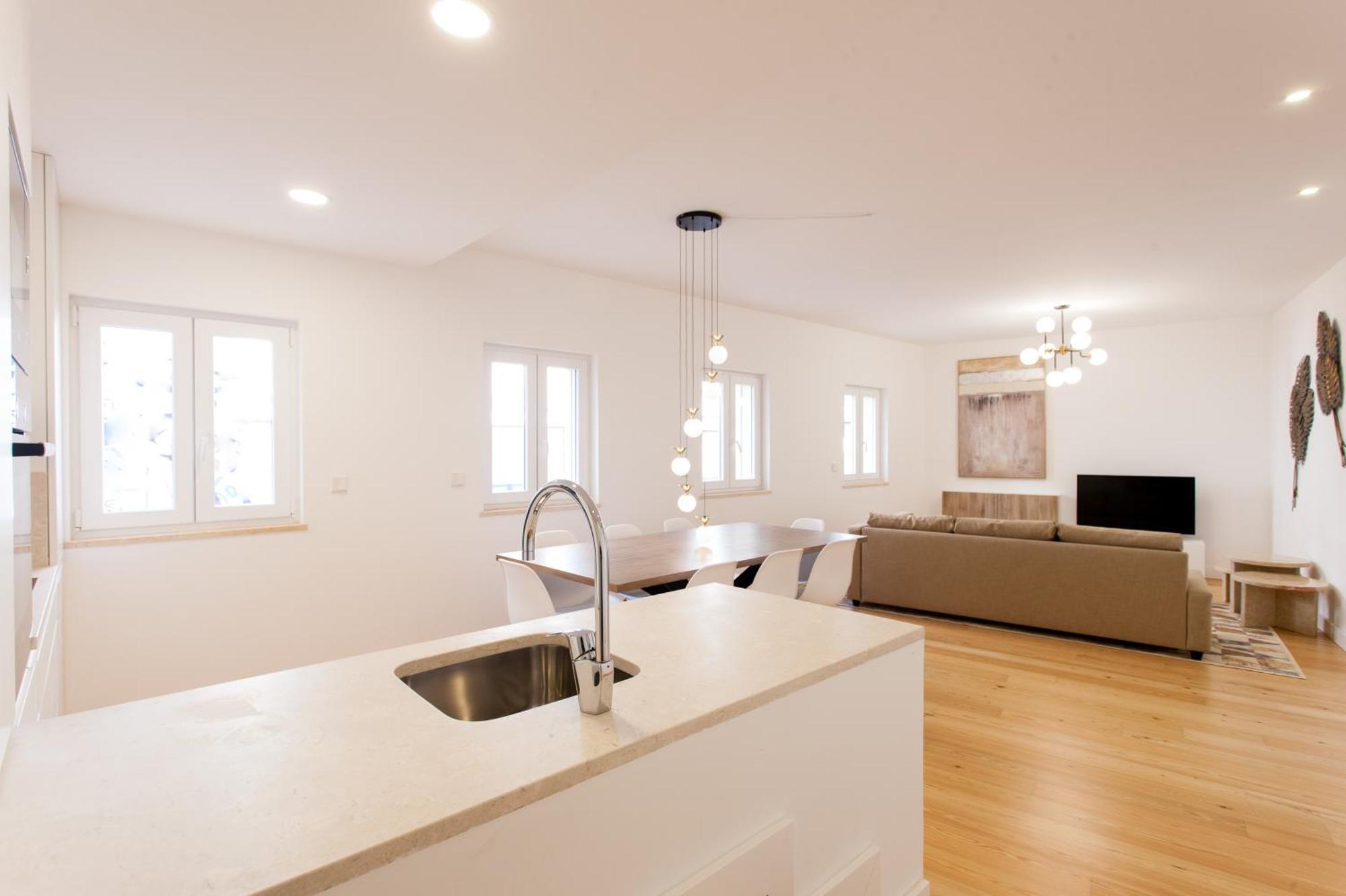 Mouraria Blue Three-Bedroom Apartment W/ Parking - By Lu Holidays Lisbon Bagian luar foto