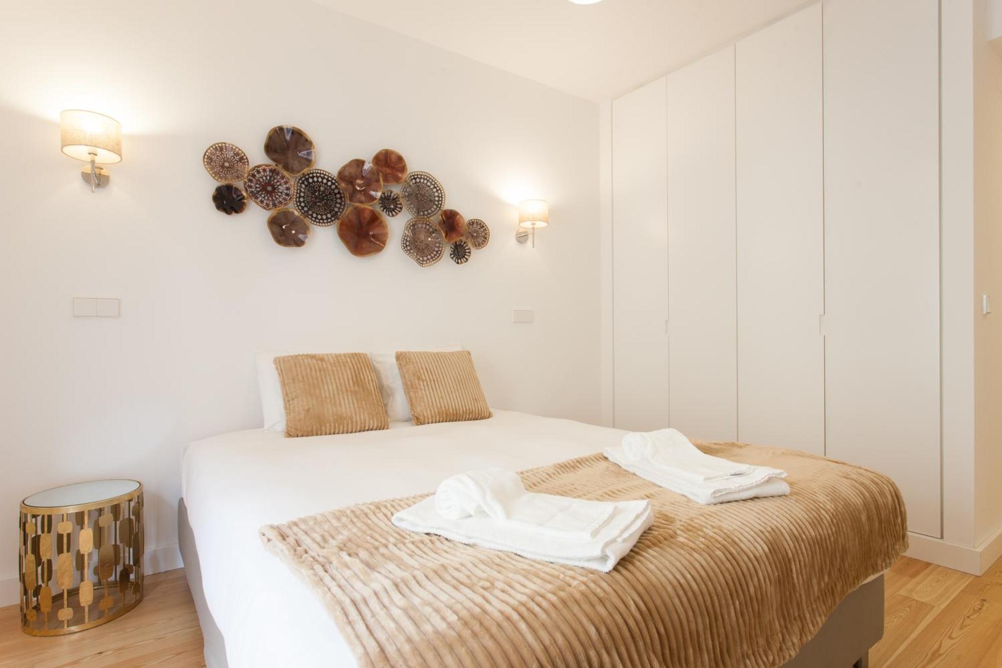 Mouraria Blue Three-Bedroom Apartment W/ Parking - By Lu Holidays Lisbon Bagian luar foto