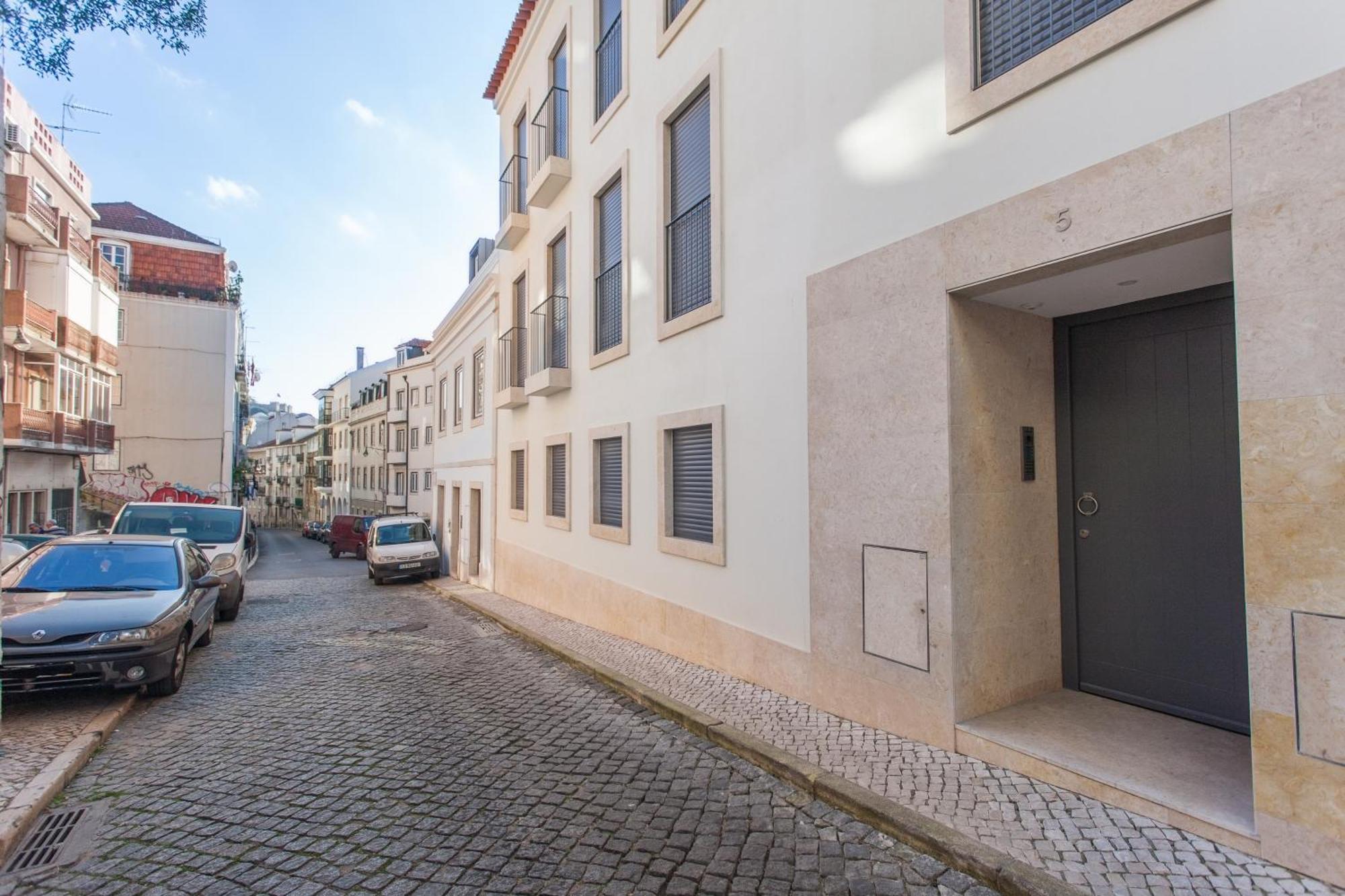 Mouraria Blue Three-Bedroom Apartment W/ Parking - By Lu Holidays Lisbon Bagian luar foto